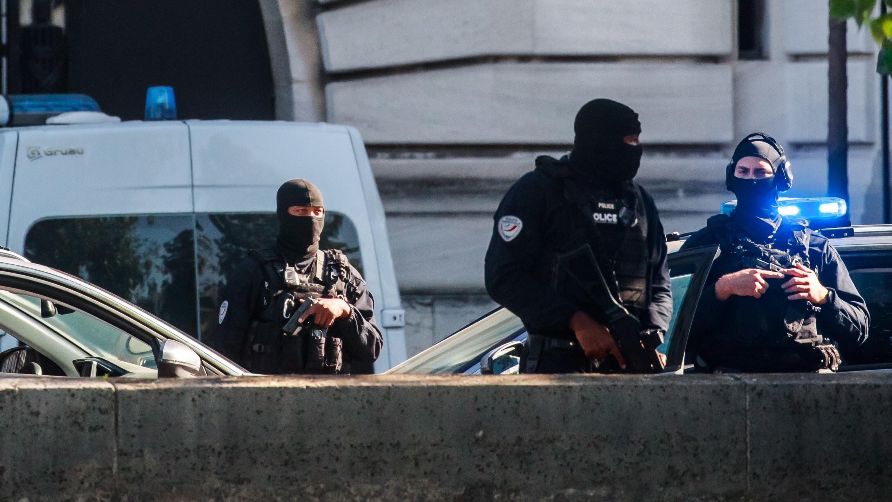 Salah Abdeslam si difende: "A Parigi non ho ucciso nessuno". E cita pure Voltaire