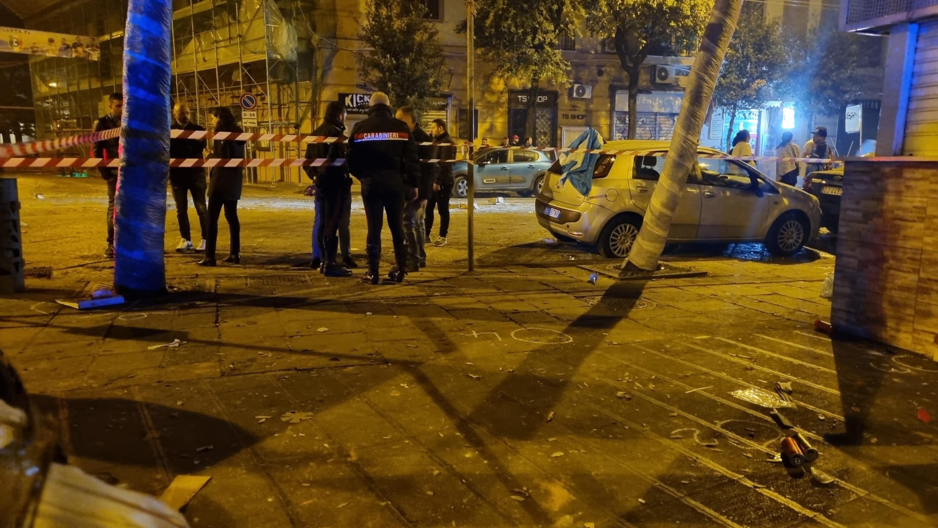 Spari in strada, un morto, diversi feriti: delirio scudetto a Napoli