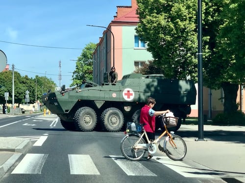 Kaliningrad, il nuovo fronte della tensione: Mosca prepara la mobilitazione mentre la NATO rafforza il fronte baltico