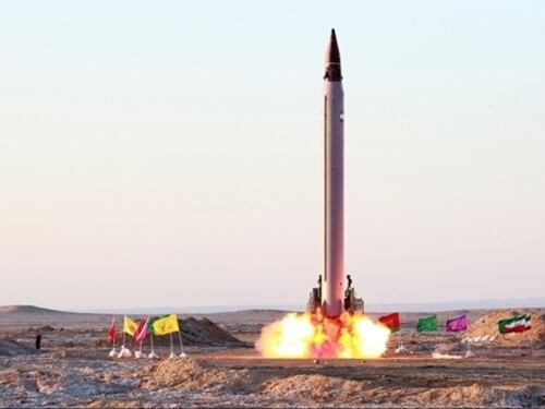 Iran testa nuovo missile: "Colpiamo senza errori"