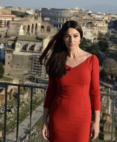 Monica Bellucci sarà bond girl bisex: "Chi dice che sono single?" 21