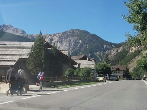Bardonecchia, ira dei campeggiatori "migranti entrano nel villaggio"