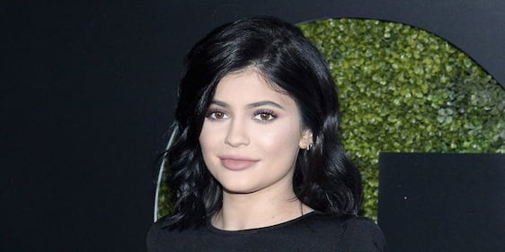 Kylie Jenner, scollatura hot alla serata taco 15