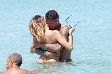 Satta e Boateng: coccole e baci al mare 10