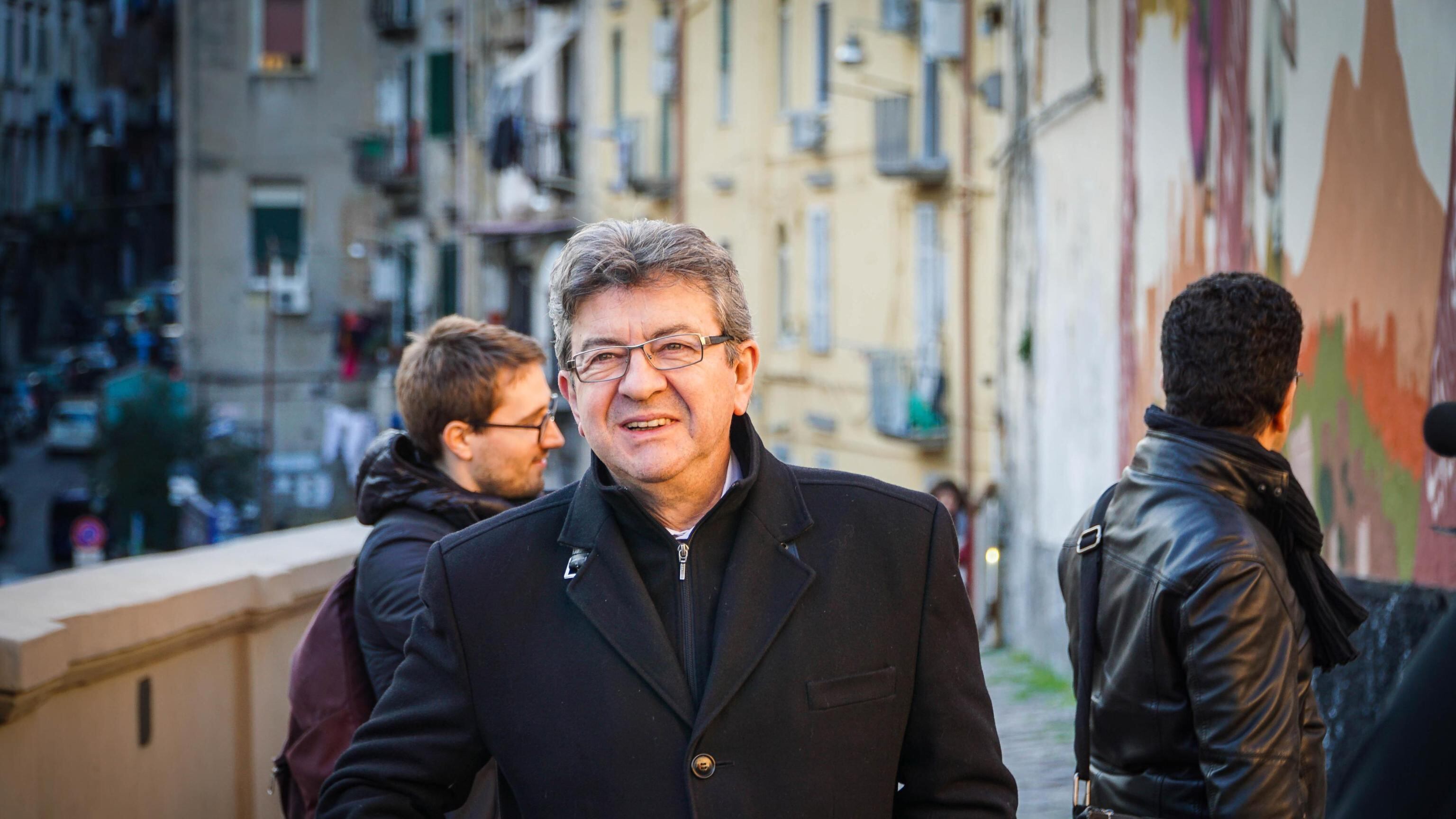 Mélenchon e l'onda rossa un colpo duro per Macron. La maggiornaza in bilico