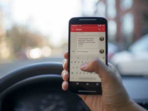 L’uso del cellulare in macchina è la prima causa di incidente