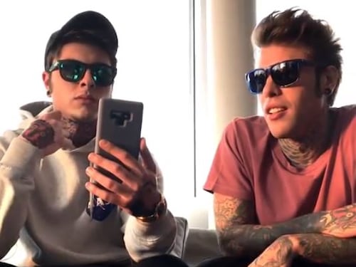 Lo scherzo di Fedez alla nonna: videochiamata con il sosia