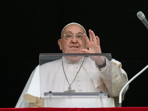 Il Papa e l'allarme social: "Lo scrolling provoca putrefazione cerebrale"