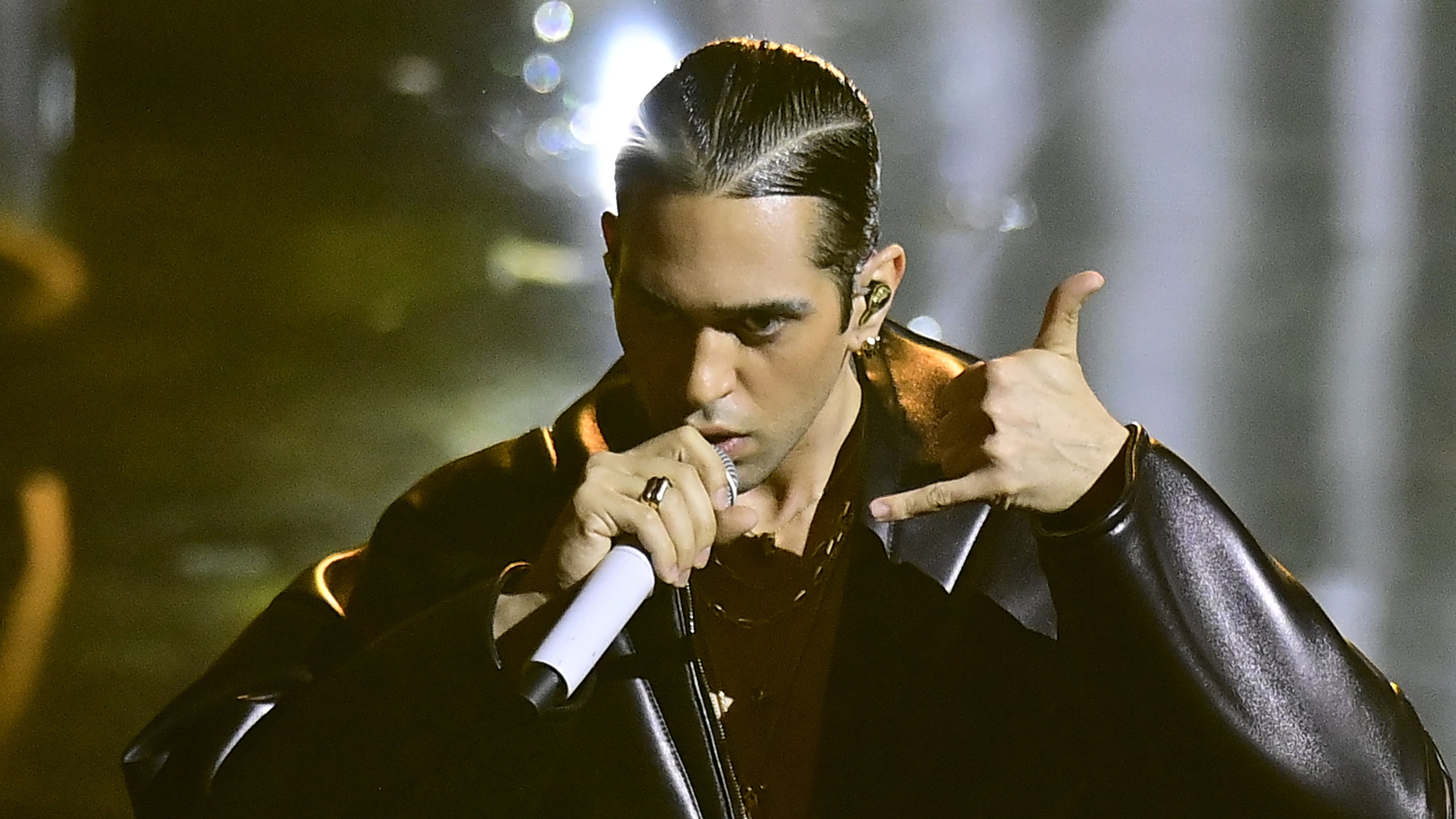 Caso Tony Effe, cantanti in fuga dal concerto di Gualtieri