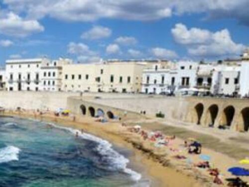 Gallipoli, in casa con gli spacciatori a loro insaputa: e si ritrovano sequestrati