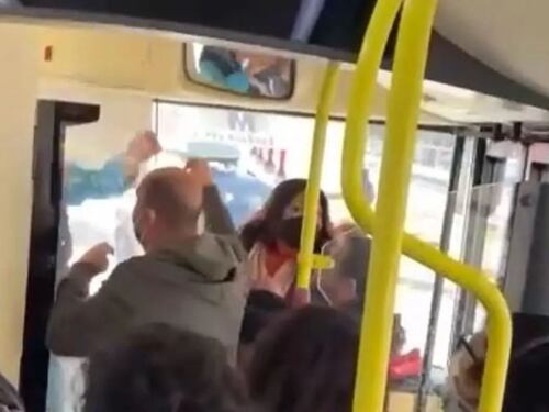 Violenza sul bus: contro l'autista vola un estintore