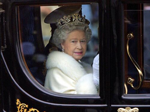 È morta la Regina Elisabetta, tutto il resto conta poco
