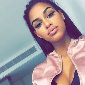 Fanny Neguesha sensuale in abito da sposa 7
