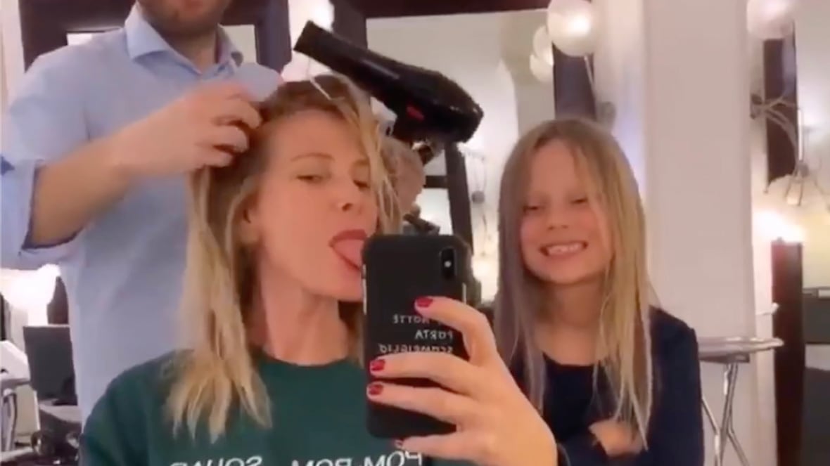 Relax dal parrucchiere per Alessia Marcuzzi e la figlia