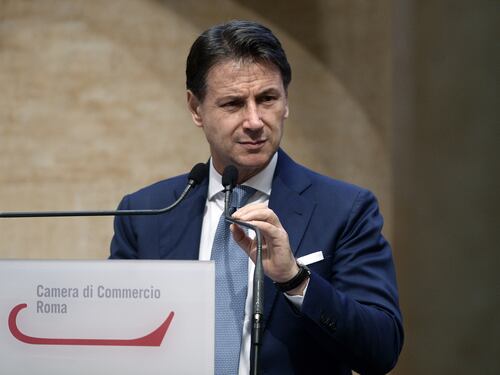 Conte non convince neppure i senatori M5s "Faccia pace con Grillo"