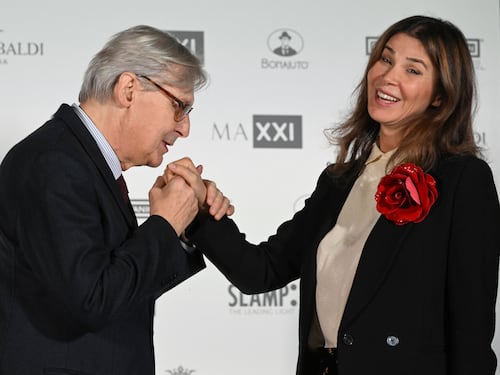 Stare accanto a Sgarbi malato e scoprire così un mondo