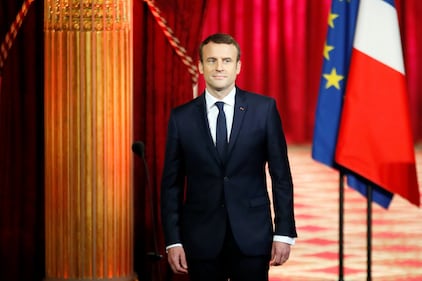 Emmanuel Macron si insedia all'Eliseo: da oggi è ufficialmente presidente 3