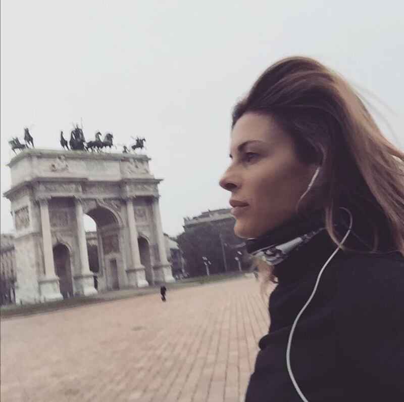 Martina Colombari sexy nella vita di tutti i giorni 10