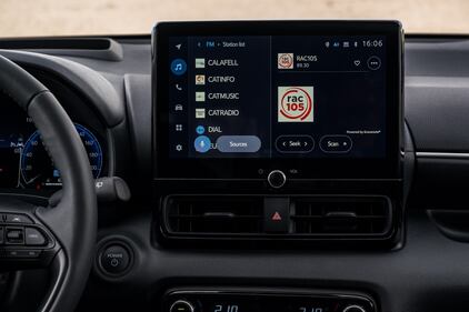 Mazda 2 Hybrid: guarda tutte le foto 13