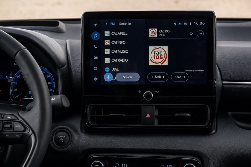Mazda 2 Hybrid: guarda tutte le foto 13