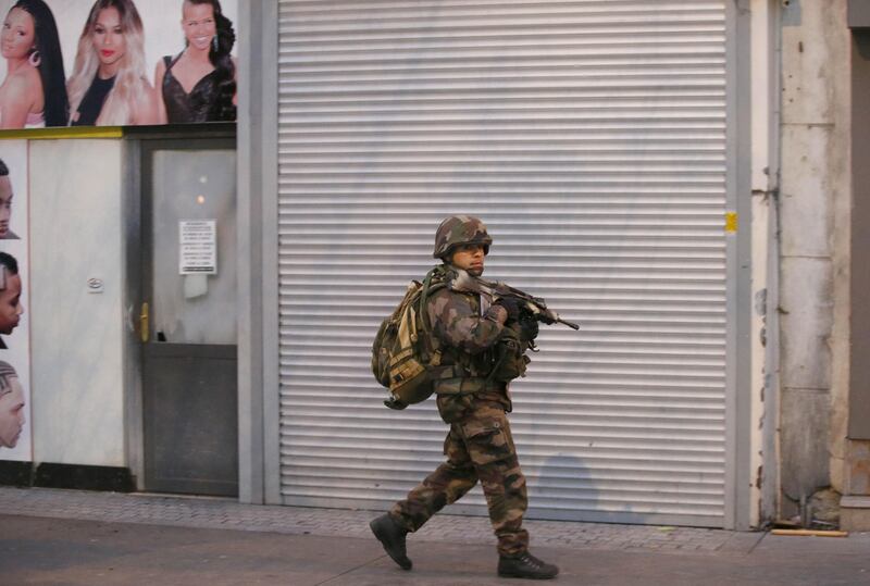 Parigi, blitz delle forze armate  7