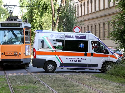 Milano, ragazzina investita da tram: amputato il piede