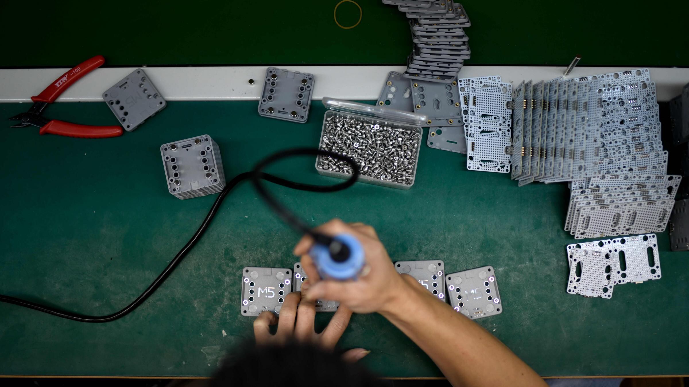 "Basta con la dipendenza dall'Asia". Bruxelles vuol investire sui microchip
