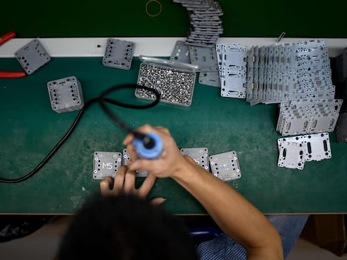 "Basta con la dipendenza dall'Asia". Bruxelles vuol investire sui microchip