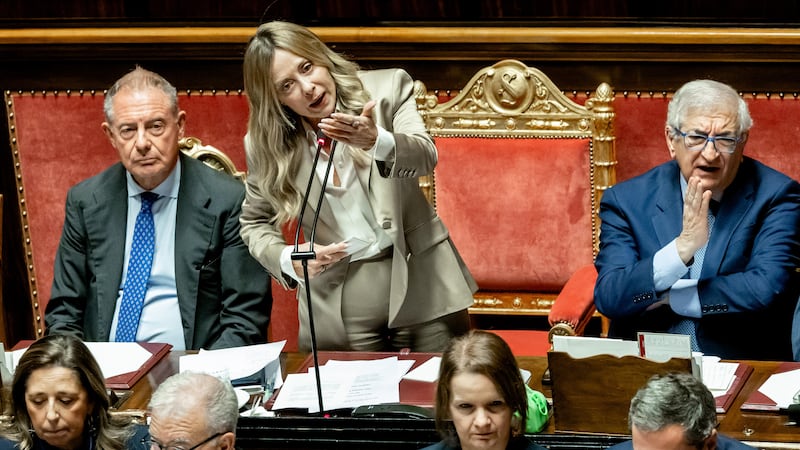 Meloni avverte l’Ue: “La decarbonizzazione non può essere deindustrializzazione”. Poi la frecciata a Trump: “L’accordo sul gasolio con Putin è rischioso”