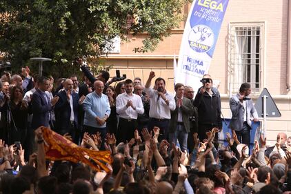 Luca Toni insieme a Salvini al comizio di Modena: ecco le immagini 4