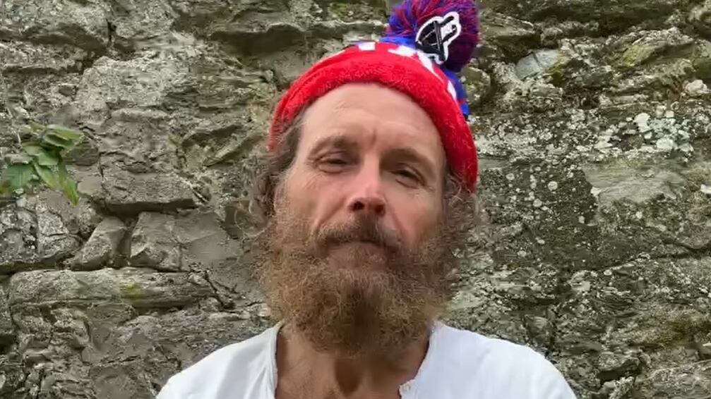 "Non so quanto ci vorrà per rimettermi in piedi". La triste confessione di Jovanotti