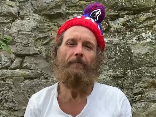 "Non so quanto ci vorrà per rimettermi in piedi". La triste confessione di Jovanotti