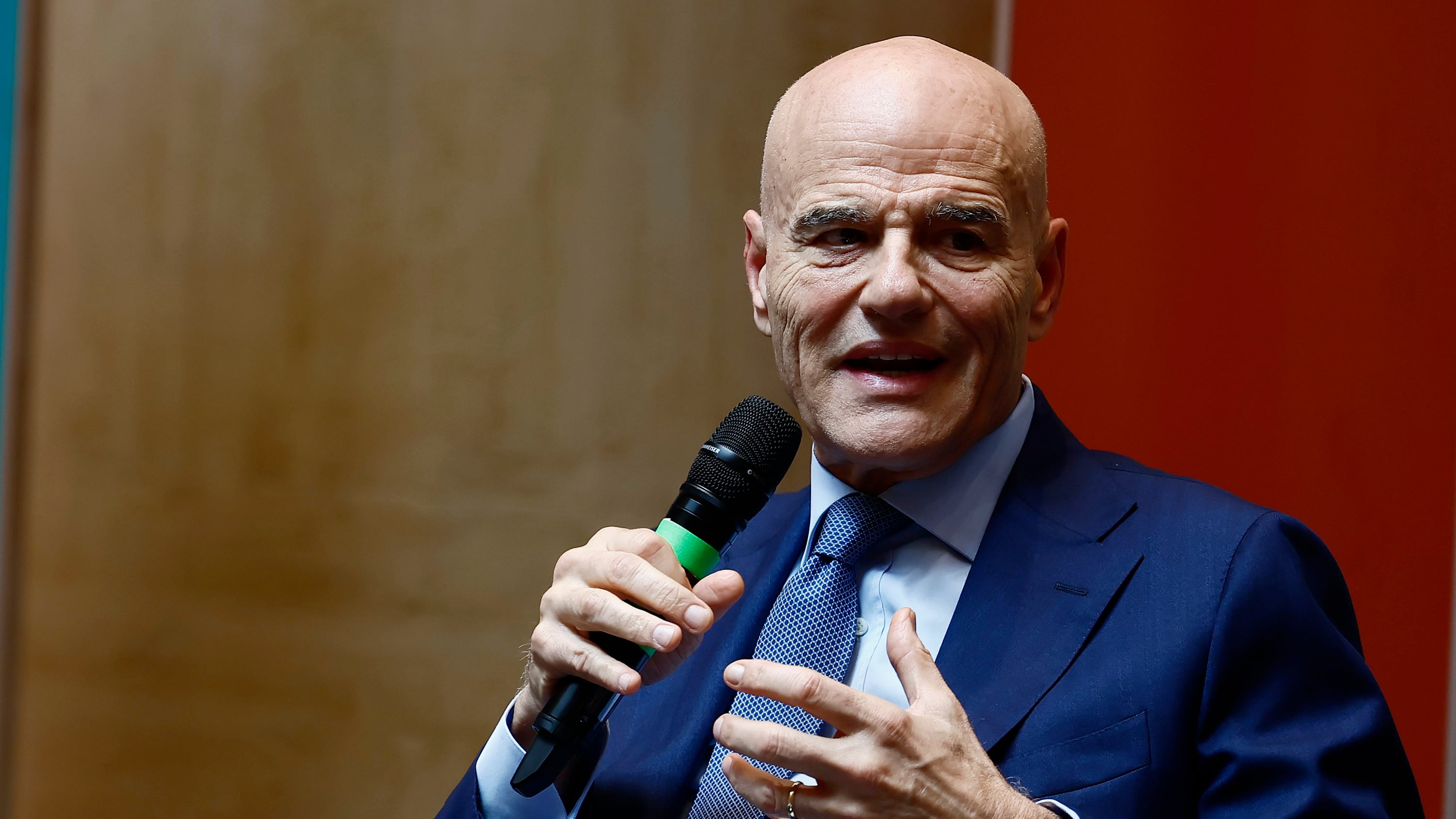 Energia, allarme di Descalzi: "Il mercato tiene grazie alle riserve"