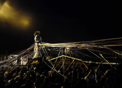 Una statua portata in processione in Costarica
