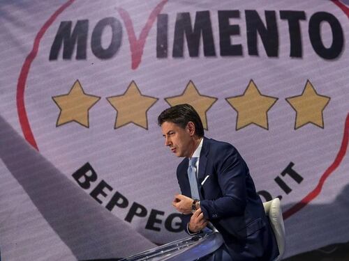 Conte ruba la piazza al Pd. "Mobilitazione per il reddito"