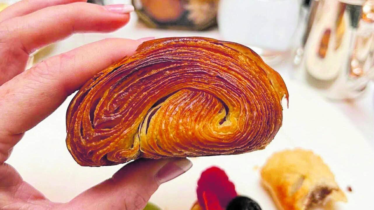 Prima colazione in albergo. Regalarsi un lusso mattutino