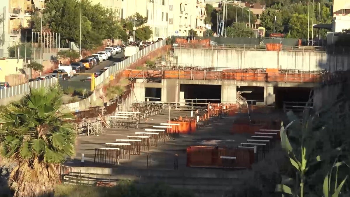 Mercati abbandonati, cantieri infiniti, gru fatiscenti: ecco la Roma di Gualtieri