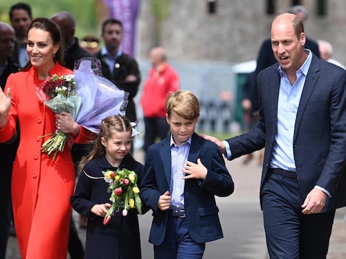 William e Kate blindano il futuro dei figli: accordo con i media per difendere la vita privata di George, Charlotte e Louis