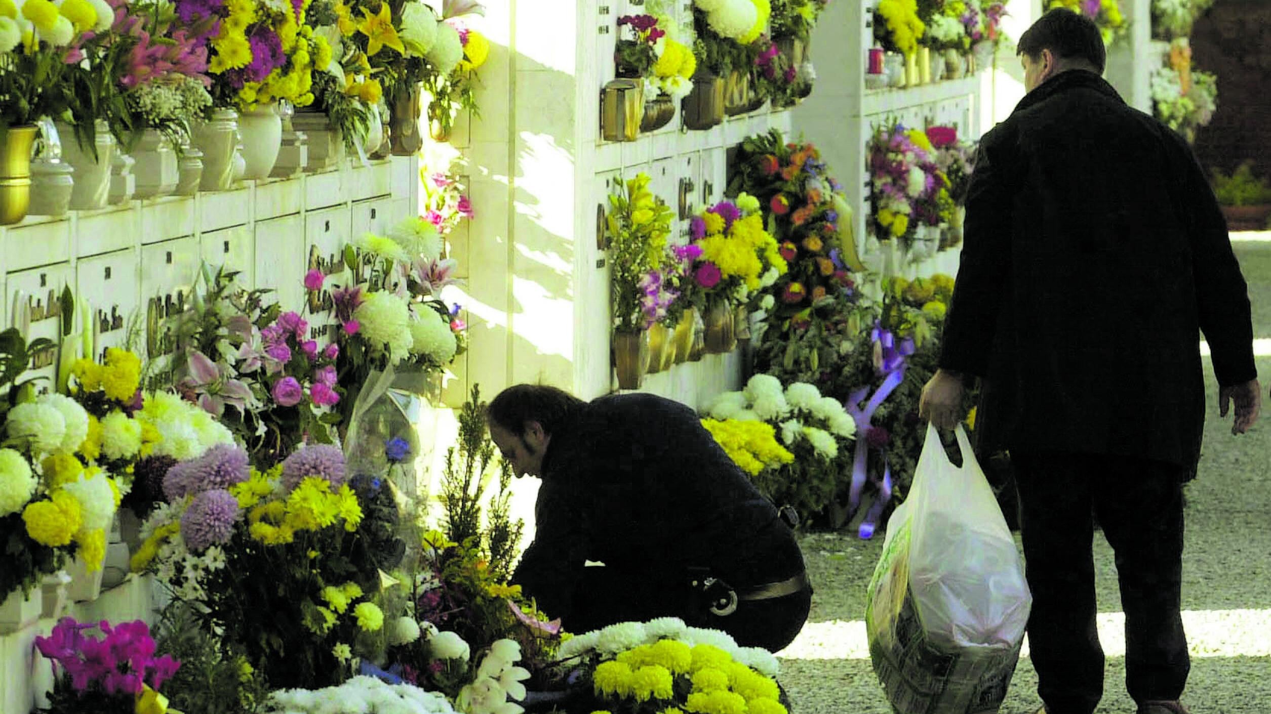 Fino al 2 novembre si allugano gli orari: cimiteri sempre aperti dalle 8 alle 18