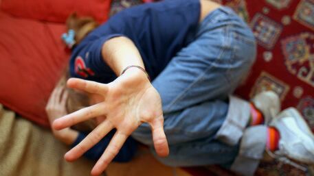 Varese, botte e torture al figlio di undici anni: egiziano in manette