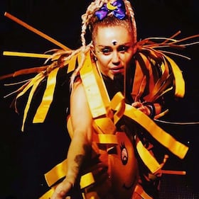 Miley Cyrus, bebè per il nuovo singolo 15