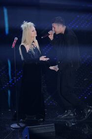 Sanremo 2016: i look femminili nella serata cover 28