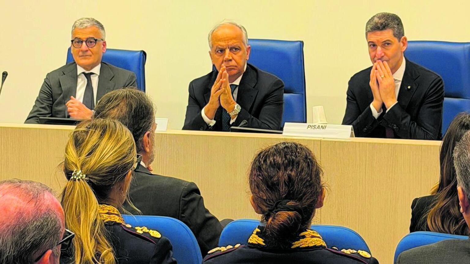 Piantedosi: "Sono fatti gravi e dolorosi. No a chi getta fango sulle forze dell'ordine"