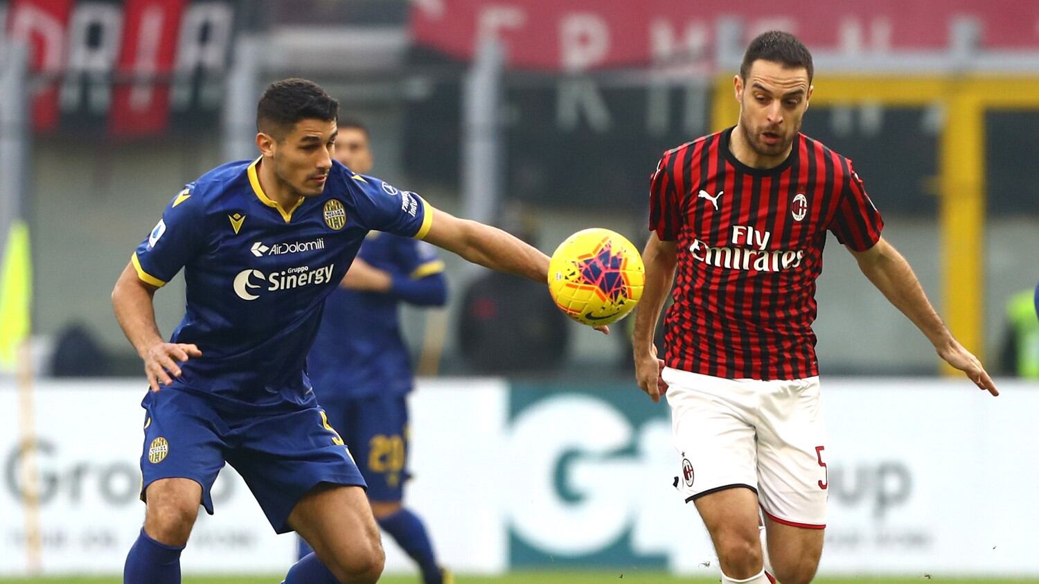 Serie A, il Milan non sfonda contro il Verona. La Lazio ne fa 5 alla Spal e vola al secondo posto