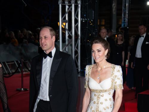 Il principe William prova a fare il re, mentre la Regina è in isolamento