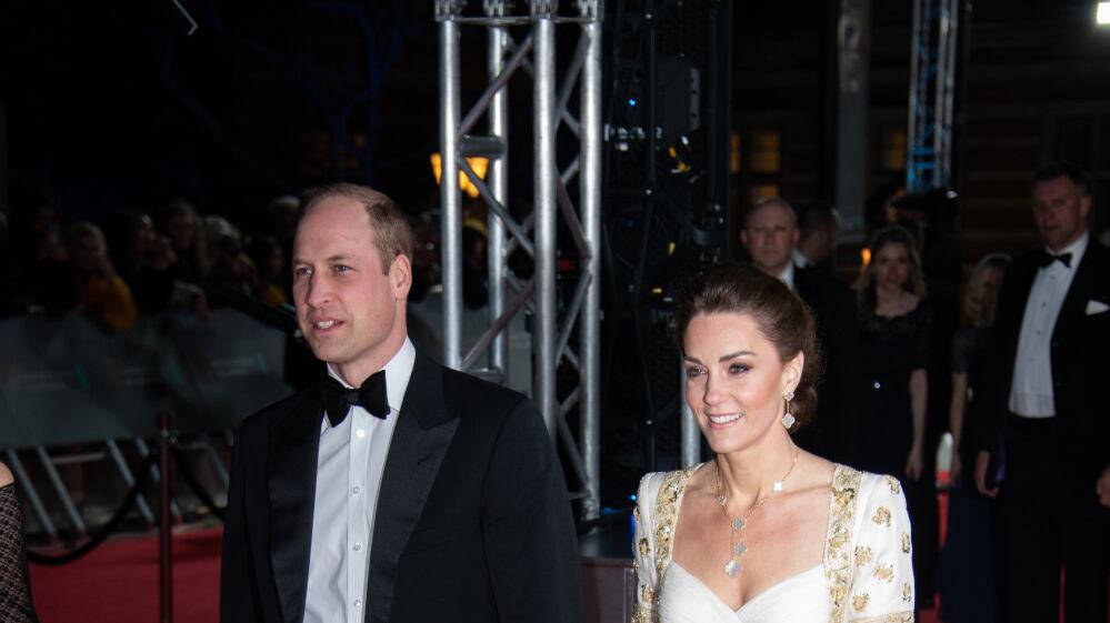 Virus, paura per William e Kate: morto operatore sanitario incontrato pochi giorni fa