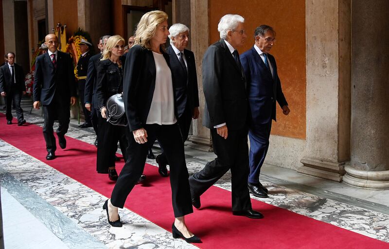 Napolitano, le immagini della camera ardente: il picchetto d'onore, le corone di fiori, l'arrivo dei politici 11