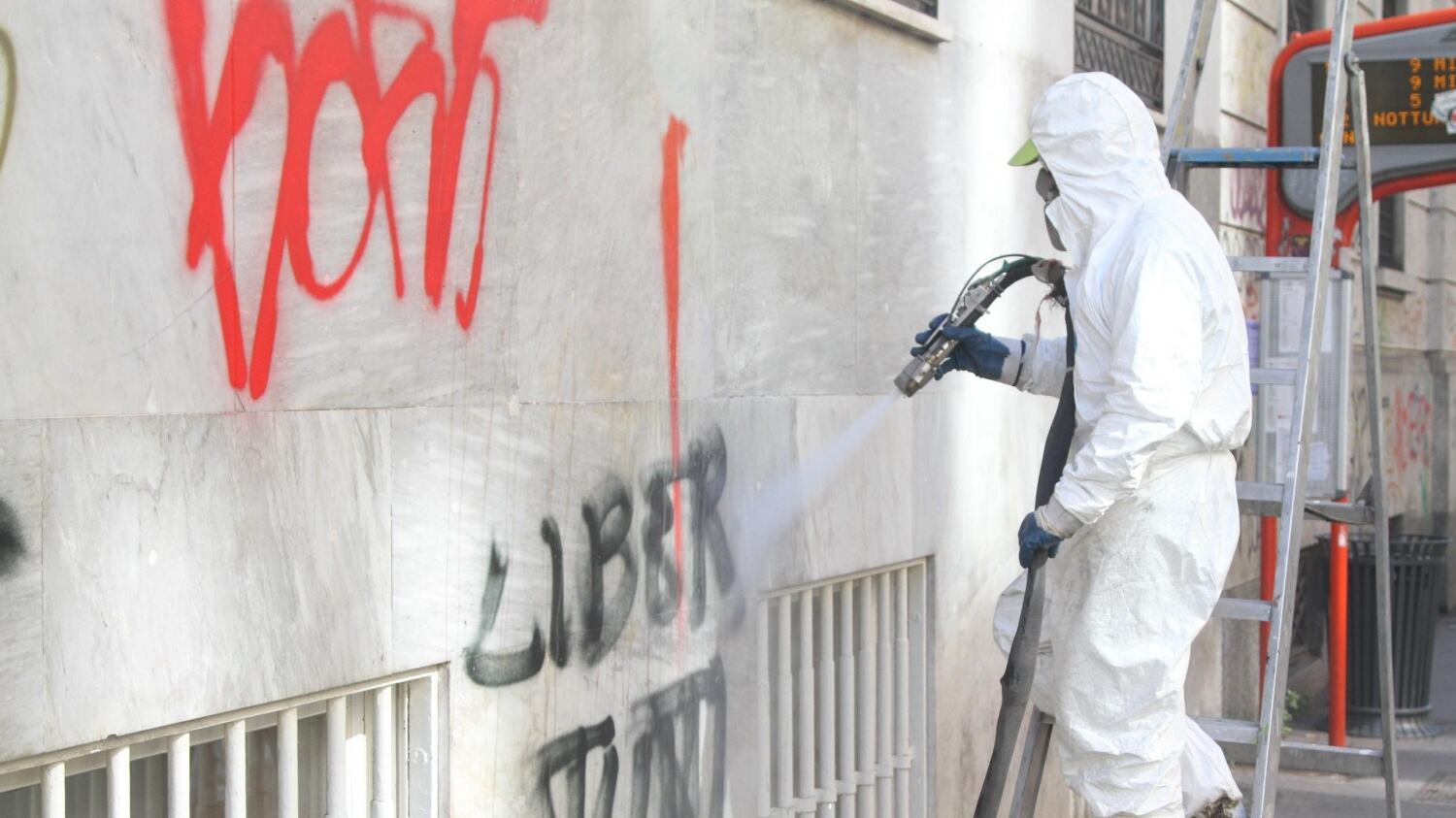 Ora i milanesi fanno quadrato: "Ripuliamo le vie della nostra città"