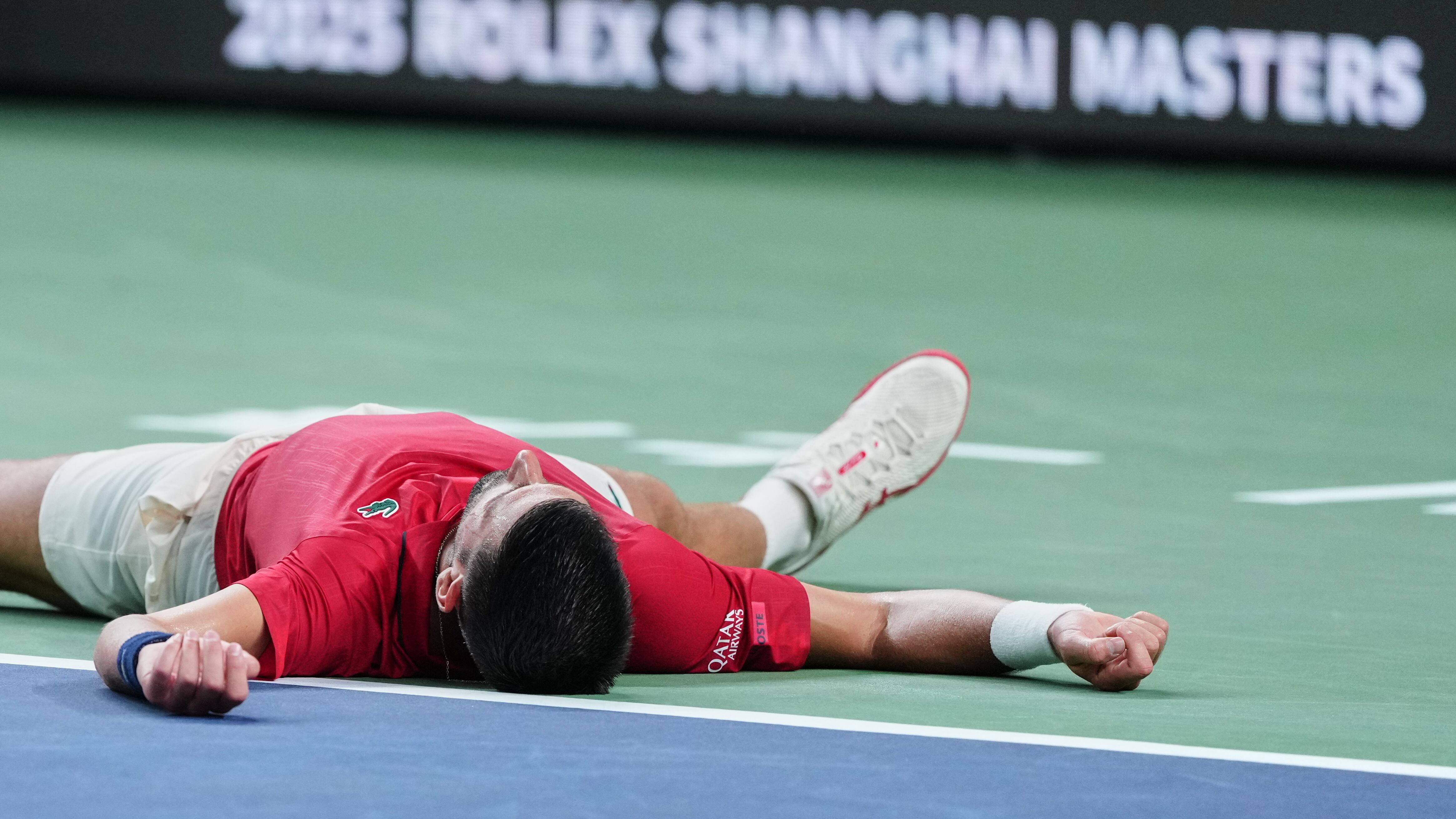 Caldo e ritiri, l'Atp corre ai ripari. E Nole vince stremato a Shanghai