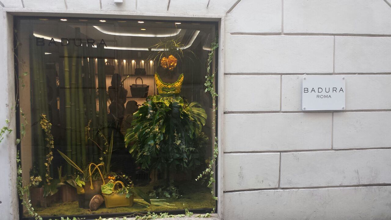 Borse "verde-anthurium" e il made in Italy della stilista venuta dall'Est
